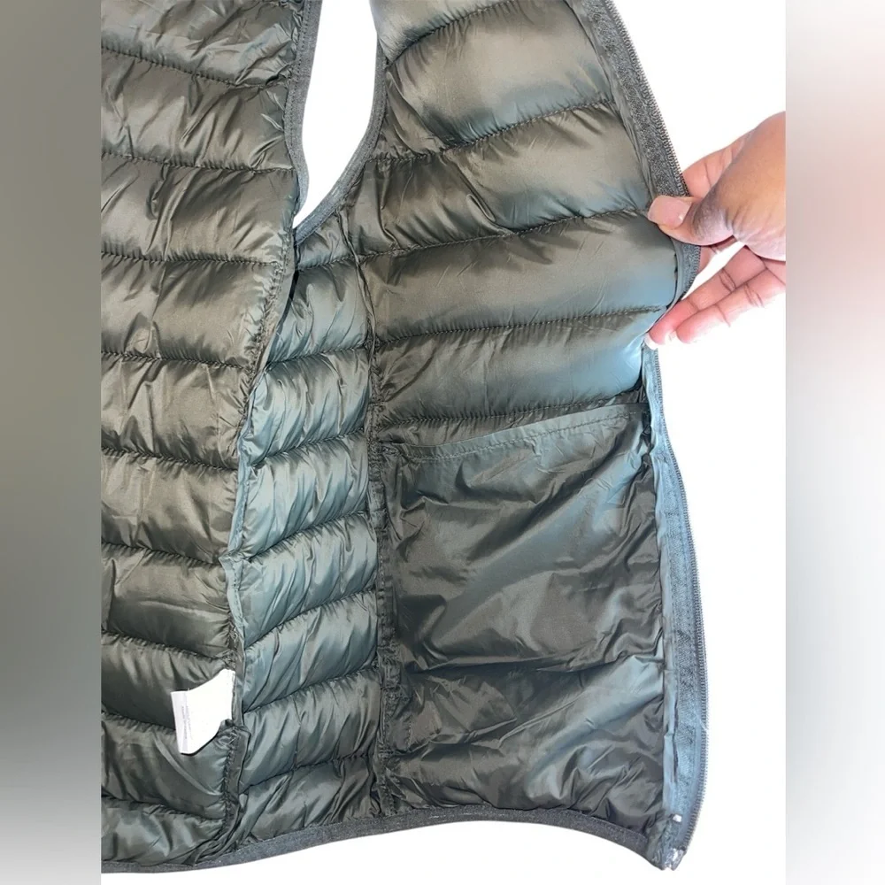 Quilted Men's Green Puffer Vest Size Small #44